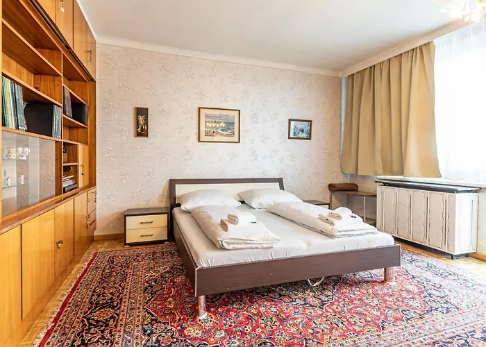Vintage, View & Balcony By Jr City Apartments