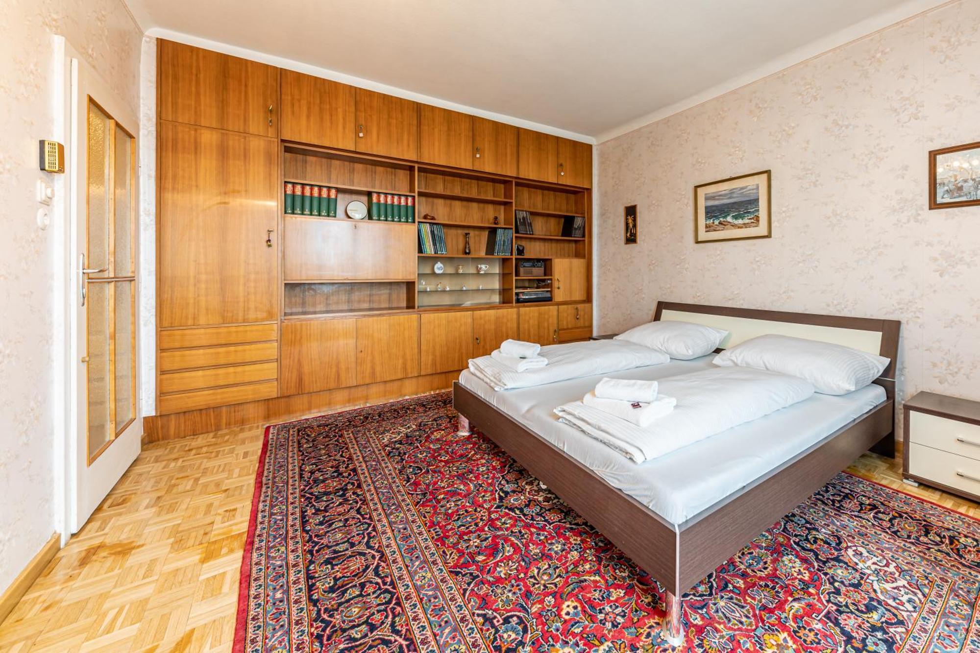 Vintage, View & Balcony By Jr Apartment
